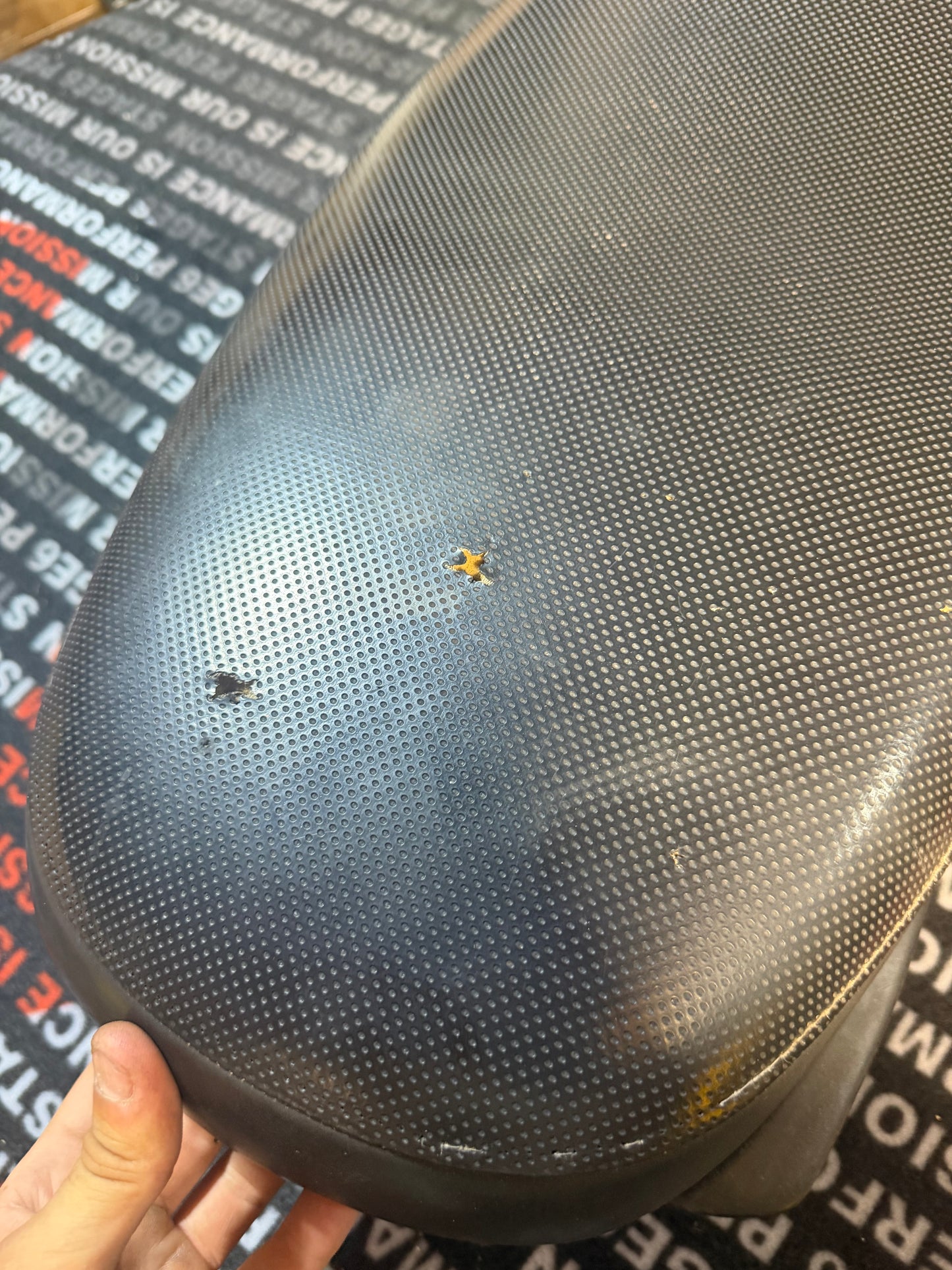 Selle + coffre + poignée passage booster