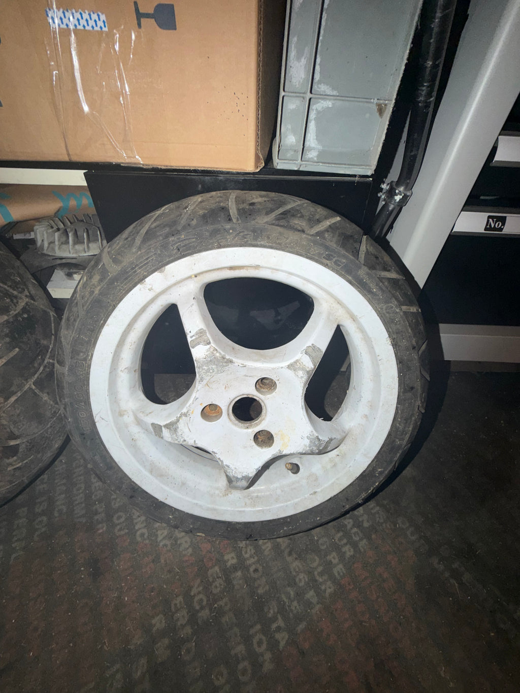 Jantes Mbk nitro pneu à revoir